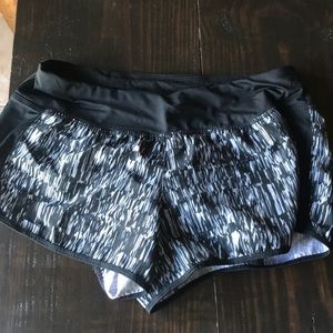 MEDIUM NIKE BLACK AND WHITE SHORTS {worn twice}
